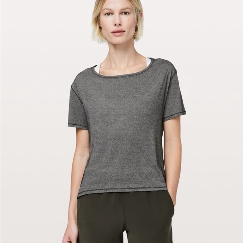 Lululemon Fall In Place Short Sleeve Size 2